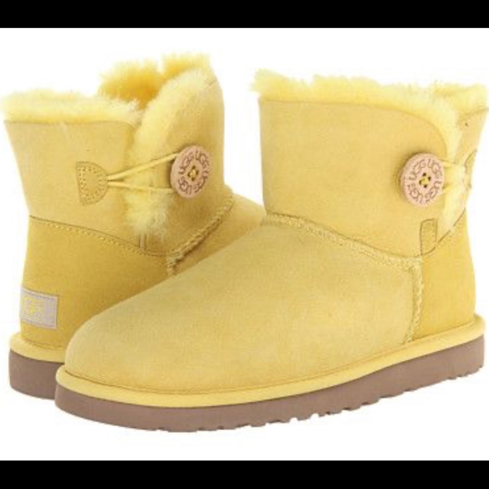Ugg Mini Bailey Button boot